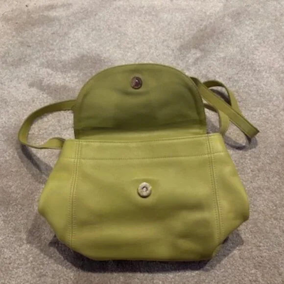 Vintage Coach Leather Chartreuse Cross Body Snap Closure Bag w/ Wallets Included - Picture 5 of 16